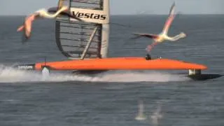 Vestas Sailrocket 2 light wind practice...