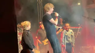 Rick Springfield brings 10-year-olds on stage in Fort Collins