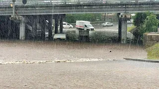 Маршрутка с пассажирами утонула во Владивостоке. Кошмарный потоп в городе, все улицы под водой