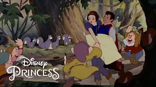 🍎 Snow White and the Seven Dwarfs - Movies in 60 Seconds | Disney Kids