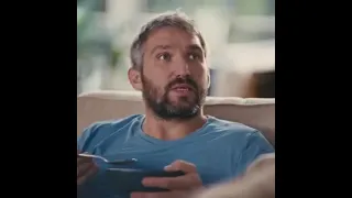 Овечкин снялся в рекламе страховой компании вместе с женой