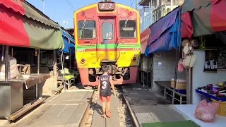 Maeklong Railway Market