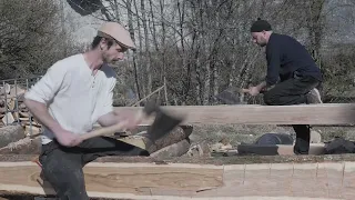 Les haches des charpentiers, un travail rare qui donne une autre allure à une charpente, magnifique!