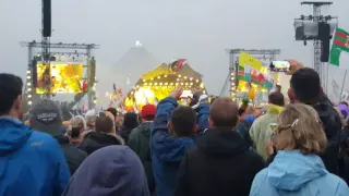 Coldplay - Yellow (Glastonbury Festival 2016)