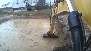 Копаем пруд с одним откосом. Dig a pond with a slope.