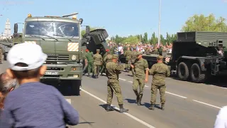 Парад к 75 летию Курской битвы   падение танка Т 34 с порузчика