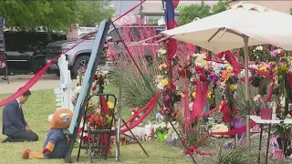 Texas shooting: Authorities probe gunman's racist links