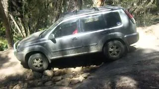 Chris and Emmas' X-trail down steep section Ben Bullen State Forest