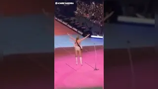 TAYLOR SWIFT IMITA A JUDE BELLINGHAM EN EL NUEVO ESTADIO BERNABÉU THE ERAS TOUR MADRID