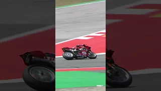 Rinaldi and Bassani clash in Barcelona 👀 | #CatalanWorldSBK