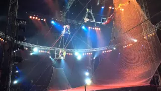 Worlds best trapeze act!!! FIVE somersaults, one flight!