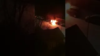 Видео: на ул. Пушкина ночью горели два автомобиля