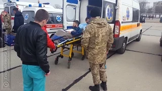 До Одеського госпіталю доставили поранених в зоні АТО військовослужбовців.