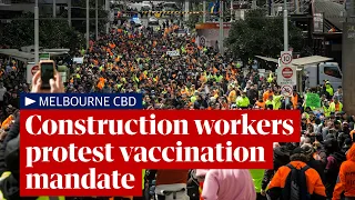 Reporter faces violence as construction workers protest vaccination mandate in Melbourne