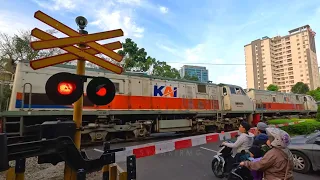 RAILWAY CROSSING Kompilasi Perlintasan Kereta Api Luar Biasa 1