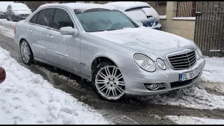 Mercedes E class W211 driving on snow. Summer tyres RWD