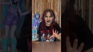 A FNAF Monster High Doll… kind of. Twyla Doll Unboxing!