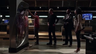 The Flash 3x04 Barry Gets Trapped in Mirror