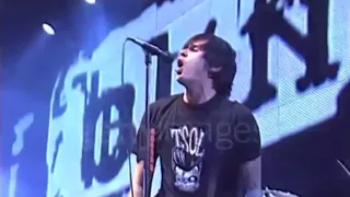 blink-182 - Feeling this (Live @ KROQ Almost Acoustic XMAS 2003 - 14-12-03)(720p Widescreen/50fps)