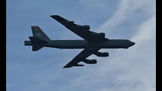 USAF B-52 bomber stuns Bournemouth Air Festival