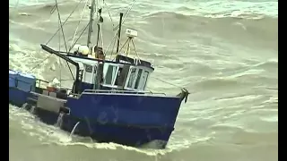 Fishing boats nearly capsize entering the Greymouth River aka Guy brings in boat like a rock star