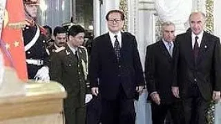 2001年4月9日，江泽民主席与德拉鲁阿总统会谈。下午在阿根廷国会会见了阿根廷议会临时参议长洛萨达和众议长帕斯夸尔、最高法院院长纳萨雷诺。