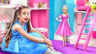 Construindo uma CASINHA NO QUINTAL! PAI vs PADRASTO! Barbie no Quarto Secreto!