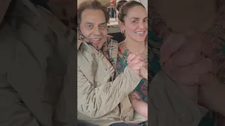 Dharmendra With Beautiful DaughterEsha Deol🥰   papa mere papa song 😊#shorts #viral #ytshorts