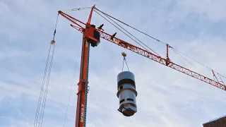 Soeren66 - LIEBHERR MK 140 PLUS vom KRANDIENST SCHULZ hebt Entlüfteraufsatz