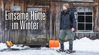 Meine einsame Hütte im Wald im Winter