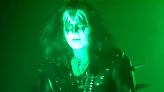 KISS Alive: "Bass Solo (spits blood) & God of Thunder"