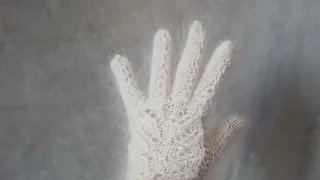 Белые ажурные пуховые перчатки