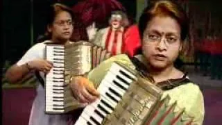 Song "Jina Yanha Marna Yanha" played by Shanoli Sen on her Piano Accordion