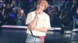 [4K] 181019 LOVE YOURSELF TOUR PARIS ANSWER : LOVE MYSELF / 방탄소년단 태형 뷔 직캠 / BTS V FOCUS FANCAM