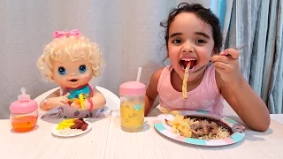 Baby Alive Clarabela e Bia na hora do almoço Com BIA LOBO