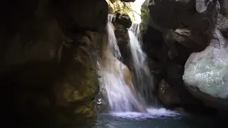 CUEVA DEL AGUA en el Río Cuadros. Parque de Sierra Mágina en BEDMAR (Jaén)