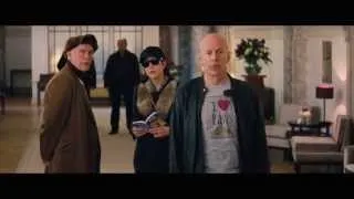 RED 2 - Scena in italiano "Come va la vita, Frank?"