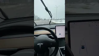 Чуть не сбил  пешехода на автопилоте Теслы #shorts #car #tesla #пешиход