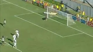 07/02/2010 Gol do Santos! Neymar cobra pênalti com paradinha e marca, aos 38 do 1º tempo