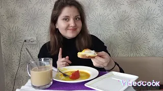 МУКБАНГ🍳 завтракаем яичницей и бутербродами с сыром 🧀