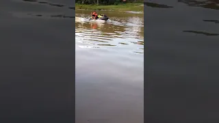 passeando de Jet ski no fim da tarde.