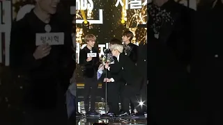 the way they are laughing at suga😭🤣
