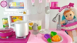 Bebé Ariel come puré de mi cocina de juguete - Juegos de cocinar para niños