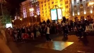 Киев,7.08.2016. Крещатик вечером. Уличные танцы.