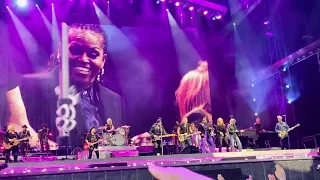 Michelle Obama on stage with Bruce Springsteen for Glory Days, Barcelona 2023-04-28