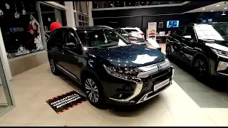 Обзор Mitsubishi Outlander 2.4 в синем цвете 2021 год выпуска