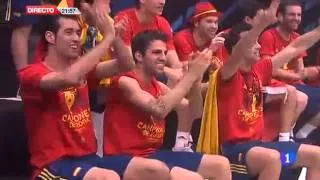 Cesc y Busquets- "Yo soy español, español, español"