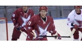 путин играет в хоккей, забил 8 шайб | Putin plays hockey, scored 8 goals