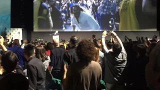 Aquaman Jason Momoa enters Hall H at SDCC!