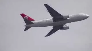 Meridiana Boeing 767 taking off from JFK & producing Incredible vapor trails